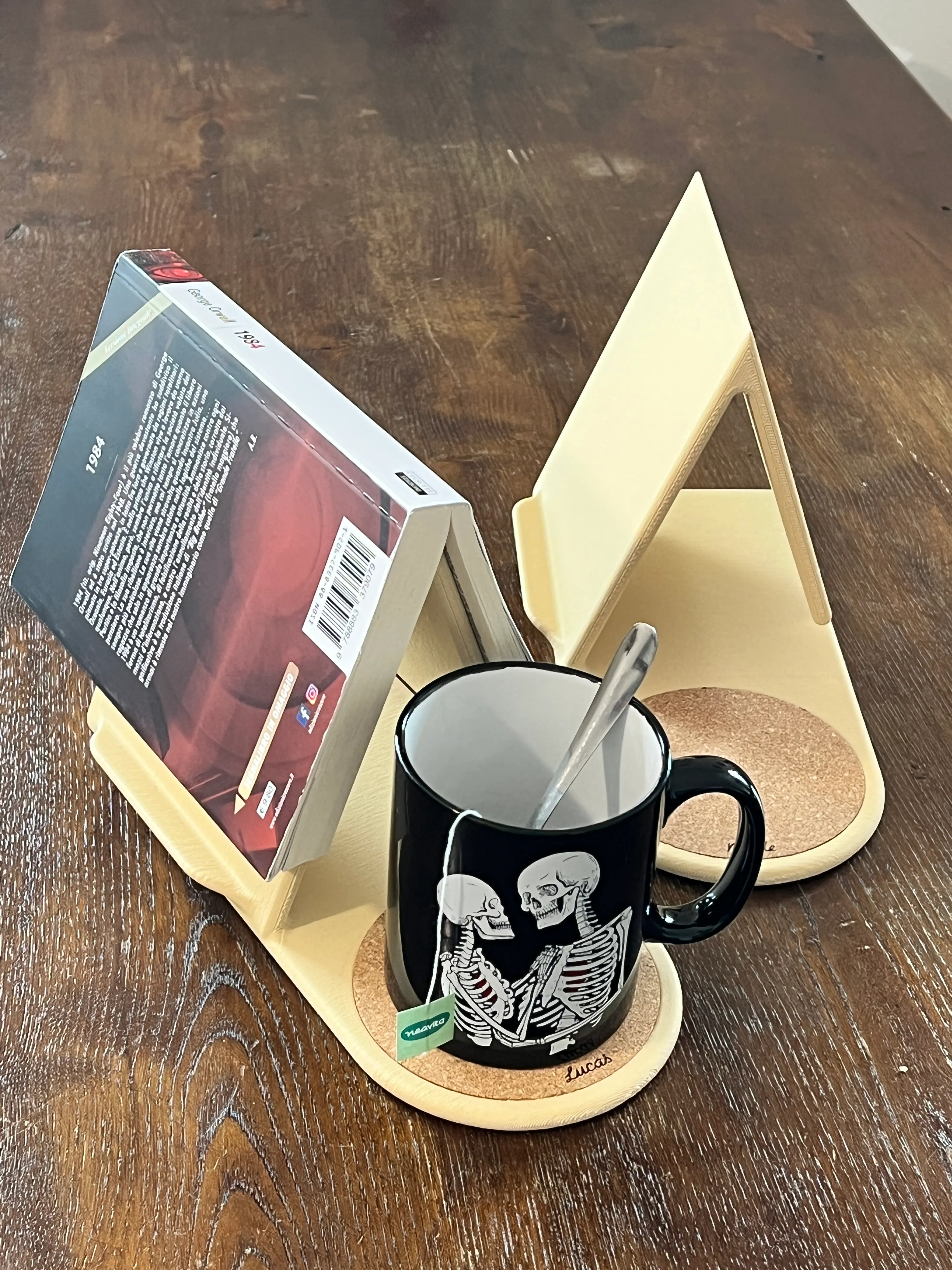 Porta libro e tazza